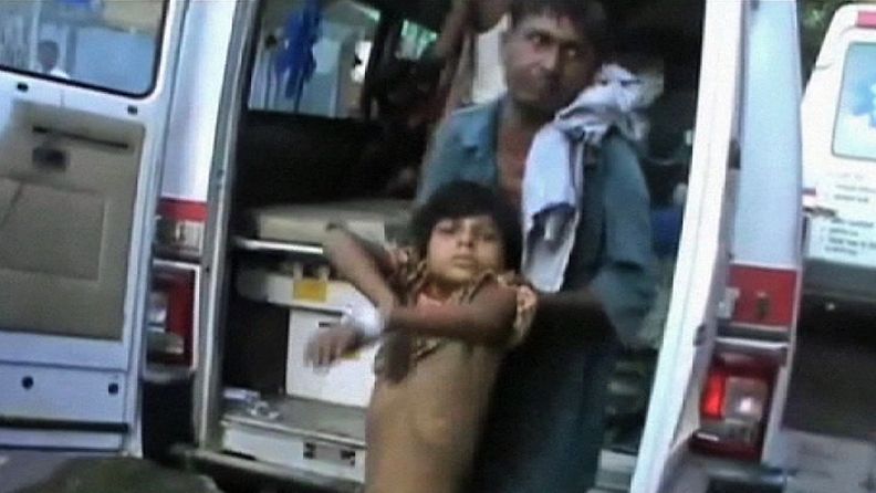 Ruokamyrkytyksen saanut kuolulainen vietiin sairaalahoitoon Intiassa Biharin osavaltiossa. 