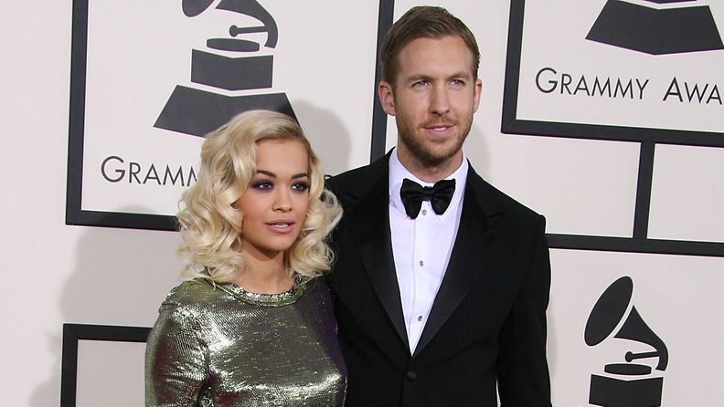 Rita Ora ja Calvin Harris Grammy-gaalassa.