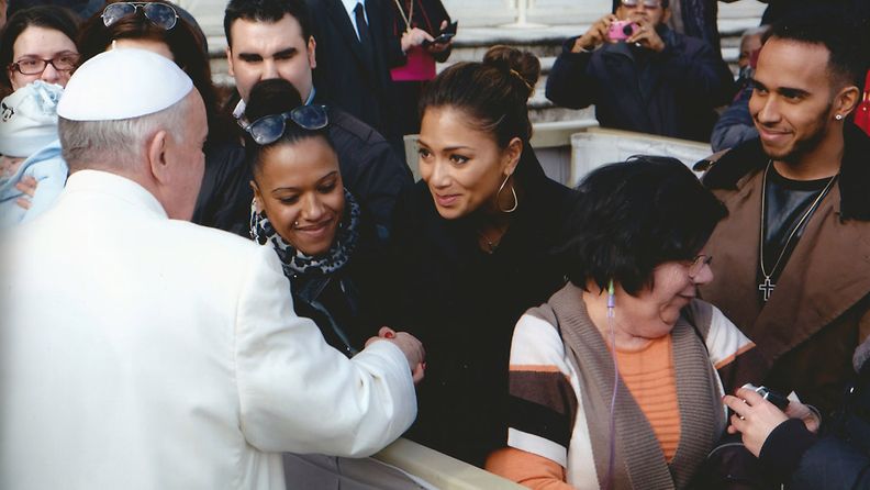 Laulaja Nicole Scherzinger oli innoissaan paavin tapaamisesta.
