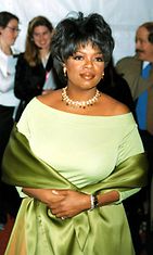 Oprah juhlisti O-lehtensä taipaletta vuonna 2001.