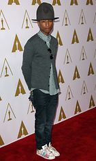 Pharrell Williams Oscar-ehdokkaiden lounastilaisuudessa.