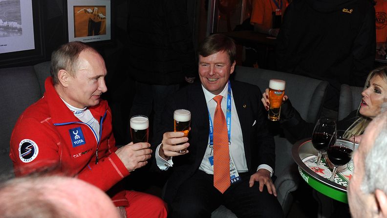 Hollannin kuningaspari viihtyi Putinin seurassa.
