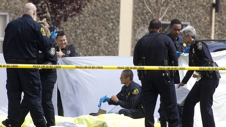 Korealaismiehen epäillään ampuneen seitsemän ihmistä ja haavoittaneen kolmea San Franciscon lähellä Oaklandin kaupungissa kristillisessä oppilaitoksessa.
