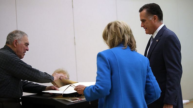 Ann ja Mitt Romney äänestivät tänään Massachusettsissa.