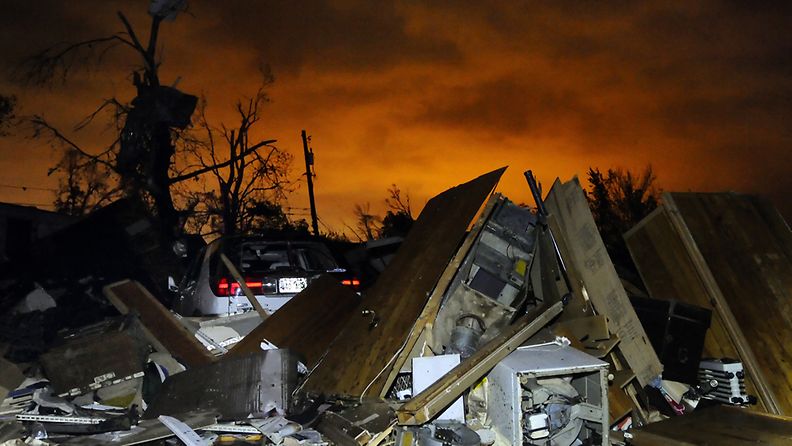 Tornadon tekemiä tuhoja Wichitassa, Kansasissa 14. huhtikuuta. 