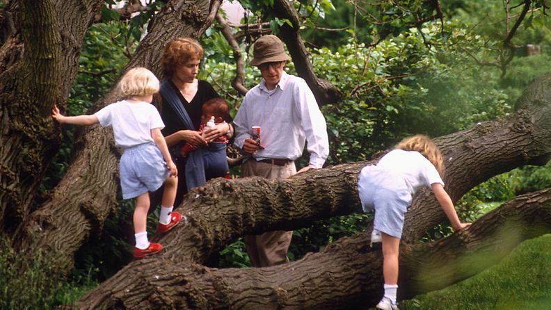 Woody Allen perheineen vuonna 1992.