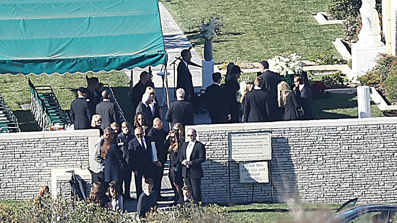 Paul Walker saatettiin haudan lepoon lauantaina.