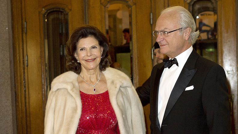 Silvia Ja Kaarle Kustaa torstaina juhlashow'ssa Oscars-teatterissa.