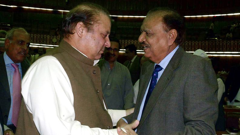 A handout picture released by the Press Information Department on 30 July 2013 shows Pakistan Prime minister Nawaz Sharif (L) shakes hand with newly elected President of Pakistan Mamnoon Hussain (R), after presidential election, in Islamabad, Pakistan, 30 July 2013. 