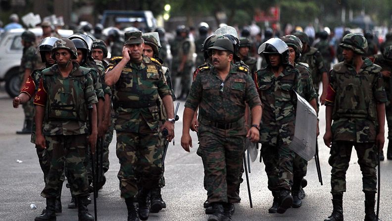 Egyptin armeijan sotilaita Kairossa 3.7.2013.