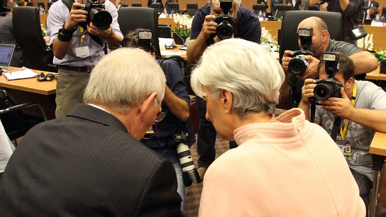 Saksan valtiovarainministeri Wolfgang Schaeuble ja IMF:n johtaja Christine Lagarde keskustelivat Euroopan valtiovarainministereiden kokouksessa Kyproksella.