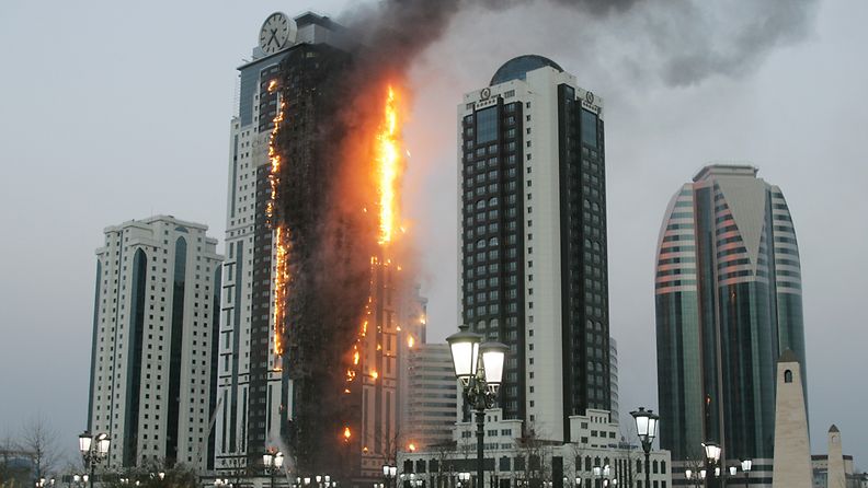 45-kerroksinen pilvenpiirtäjä on tuhoutunut tulipalossa Groznyissä Tšetšeniassa 3.4.2013.