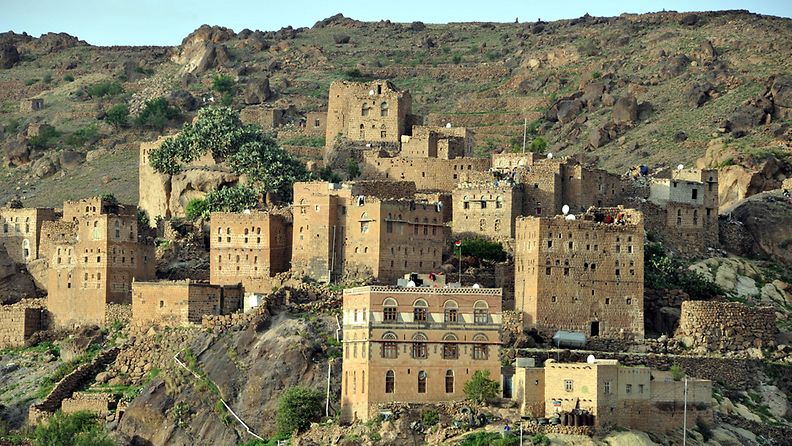 Jemeniläiset heimomiehet kidnappasivat kaksi amerikkalaista turistia, heidän kuljettajansa ja tulkkinsa vuoristokylässä Sanaan länsipuolella toukokuussa 2010. 
