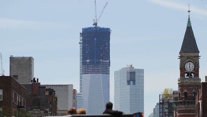 New York sai uuden korkeimman rakennuksen, kun keskeneräinen World Trade Center ohitti Empire State Buildingin katon.