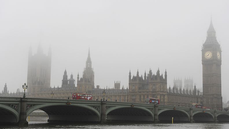 Parlamenttitalo eli Westminsterin palatsi Lontoossa.
