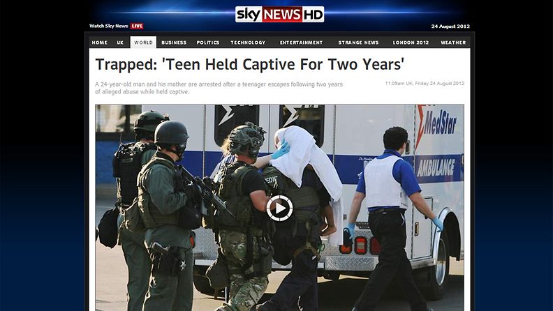 Teinityttö pääsi pakenemaan vankeudesta. Kuvakaappaus Sky Newsin sivuilta. 