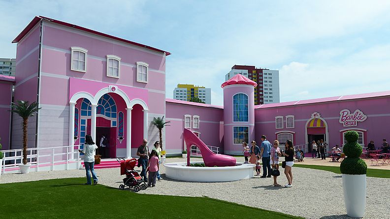 Berliinissä avattiin torstaina Euroopan ensimmäinen Barbie Dreamhouse -näyttely.