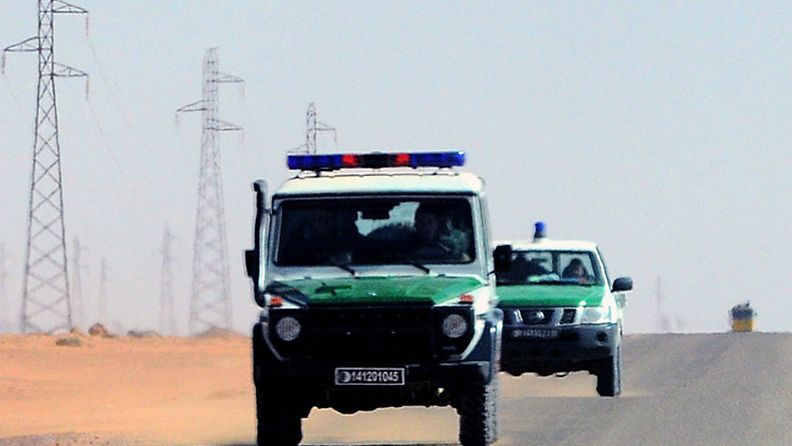 Algerian turvallisjoukkojen jeeppejä lähellä Algerian sieppauspaikka.