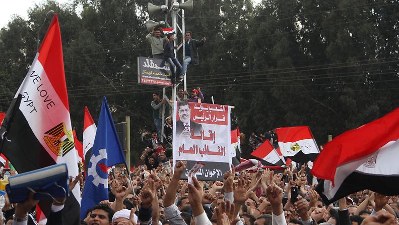 Presidentin kannattajia mielenosoituksessa Kairossa 23.11.2012.