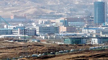 Kaesongin teollisuusalue sijaitsee Pohjois-Korean puolella. Kuva vuodelta 2009.