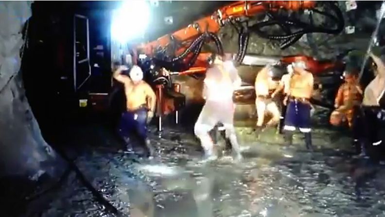 Kaivosmiesten tekemä Harlem Shake -video johti työntekijöiden potkuihin Australiassa. Kuva: YouTube