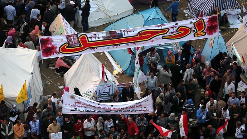 Presidentti Mursia vastustavat mielenosoittajat Kairossa 27. marraskuuta 2012.