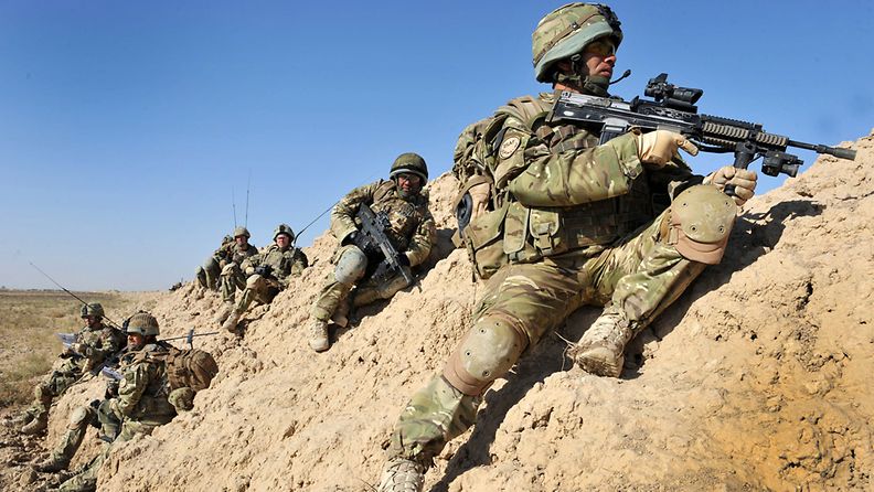 Brittiläisiä ISAF-joukkoja tarkkailuasemissa Lashgar Gahin lähellä Afganistanissa marraskuussa 2010.