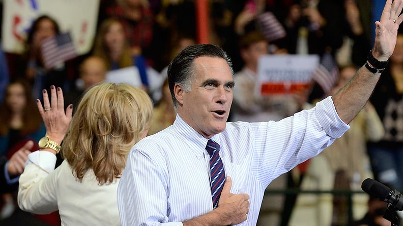 Republican presidential candidate Mitt Romney (front) and his wife Ann Romney (back) wave to supporters at a campaign event on the eve of election day, at George Mason University in Fairfax, Virginia, USA, 05 November 2012. Virginia is a key battleground state in the closely contested 2012 presidential race. 