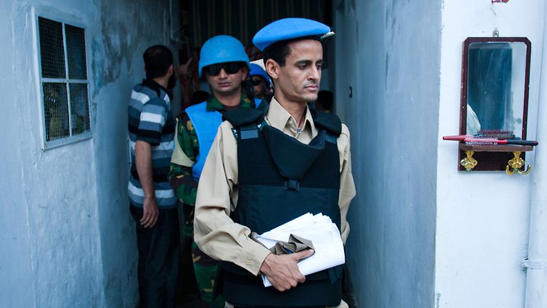 YK:n tarkkailijoita Meran kaupungissa Syyriassa 7. kesäkuuta 2012. 