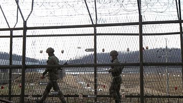 Eteläkorealaisia sotilaita partioimassa demilitarisoidulla Gyeonggi-don alueella.