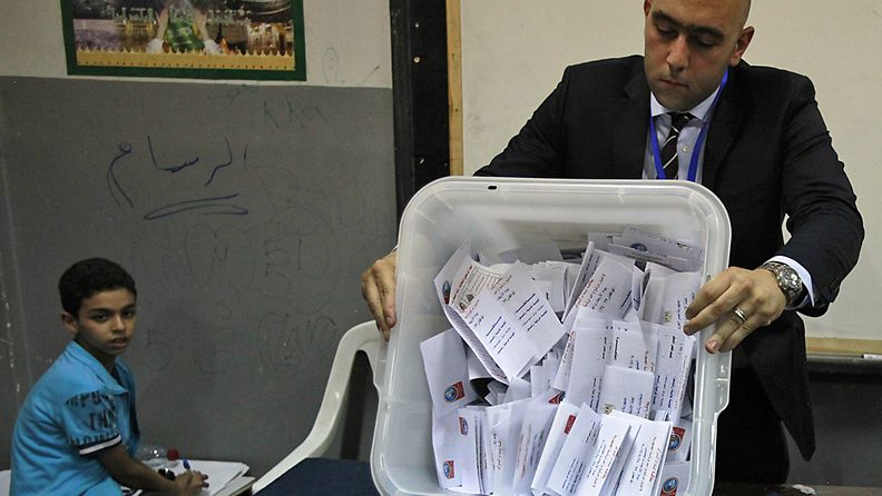 Ääntenlasku alkoi Egyptin presidentinvaaleissa. Kuva on otettu äänestyspisteessä Kairossa 24.5.2012. 