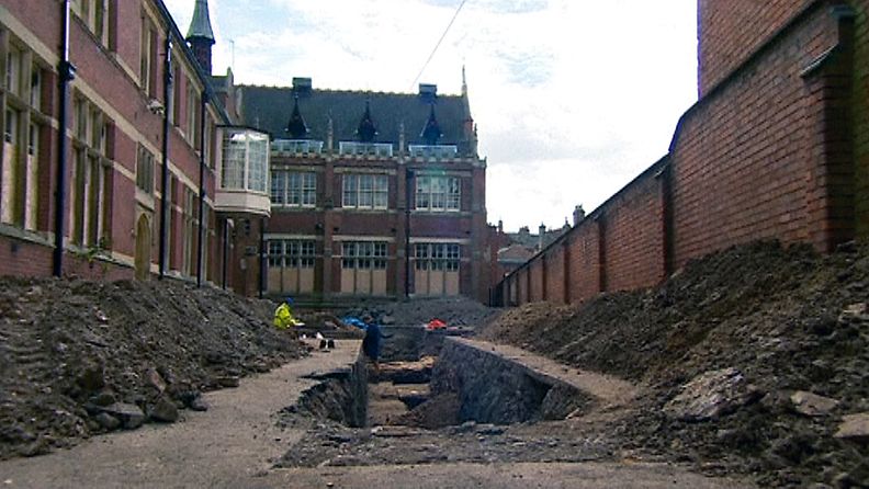 Kaivaukset parkkipaikalla Leicesterissa.