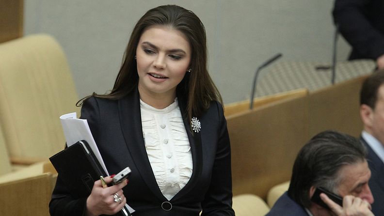 Entisellä olympiavoimistelija Alina Kabajeva on yhdistetty jo useiden vuosien ajan presidentti Putiniin. Kabajeva on nykyään parlamentaarikko. Kuva huhtikuulta 2011.