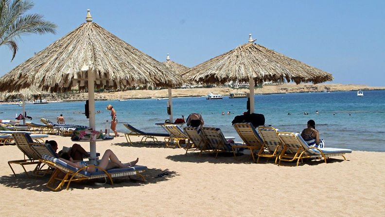 Tunnelma Egyptin suositussa Punaisenmeren rantakaupungissa Sharm El Sheikhissä on rauhallinen ja optimistinen, mutta uutiset Pohjois-Egyptin ja Siinain pohjoisosien väkivallasta masentavat matkailualan työntekijöitä.