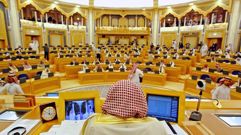 Saudi-Arabian neuvoa-antava shura-neuvosto koolla. Kuva vuodelta 2005.