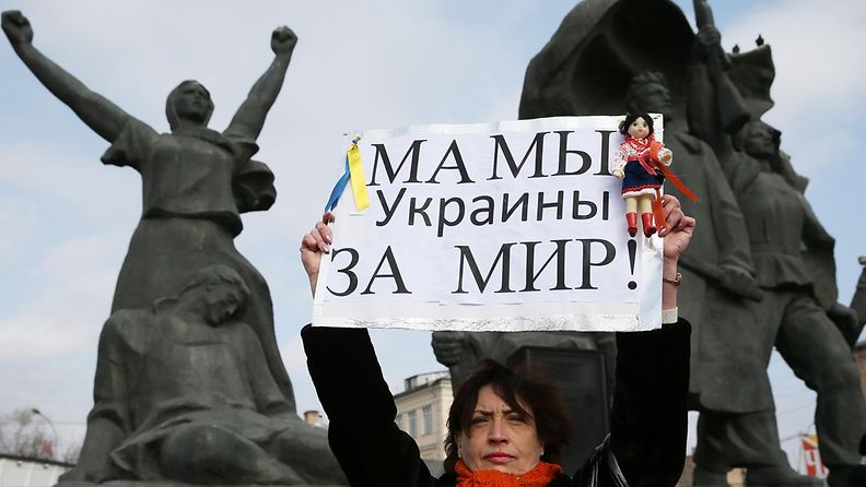 Naiset sotaa vastaan ukraina krim venäjä naistenpäivä 8.3.2014