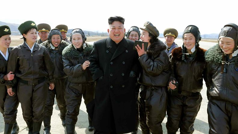 Pohjoiskorealaiset äänestävät "kyllä" myös Kim Jong-unin kohdalla, joka on ehdolla parlamenttiin vaalipiirissä numero 111.