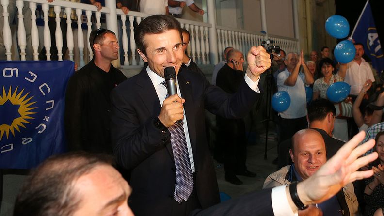 Georgian parlamenttivaalien voittajaksi on nousemassa oppositioryhmittymä keulakuvansa Bidzina Ivanishvilin johdolla. (Kuva: EPA) 
