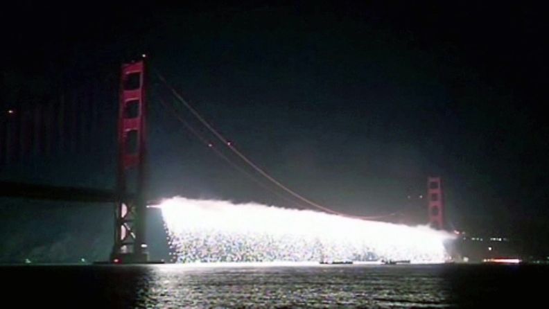 Golden Gaten 75-vuotisjuhlat huipentuivat ilotulitukseen. 