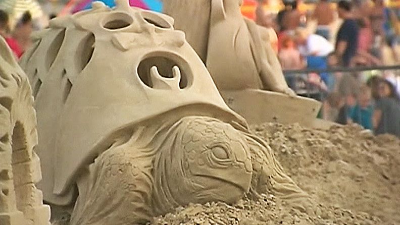 Revere Beachin hiekkaveistoskilpailun voitti tämä kilpikonna.