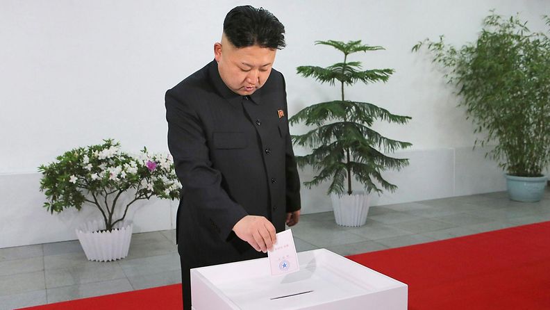 Pohjois-Koreassa järjestettiin sunnuntaina parlamenttivaalit. Itsekin äänestänyt Pohjois-Korean johtaja sai äänistä virallisen laskennan mukaan täydet sata prosenttia.