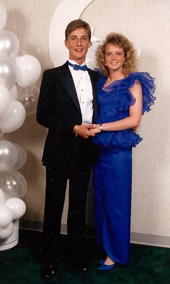 Matthew McConaughey ja  Lori Klinger prom-kuvassaan.
