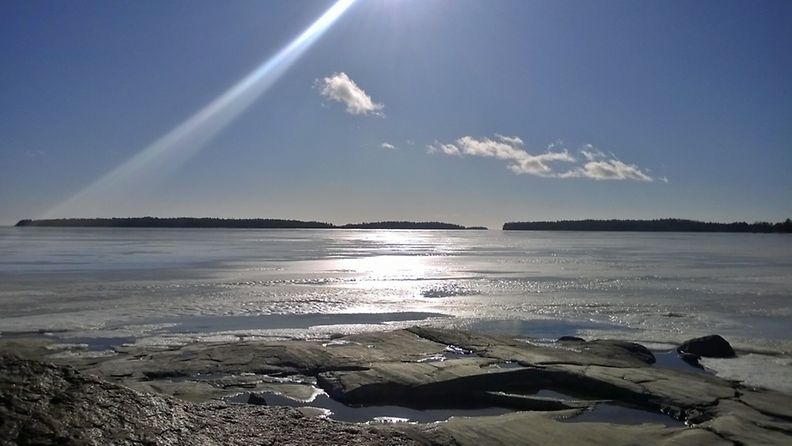 Haukilahden ranta Espoossa 8. maaliskuuta 2014. Lukijan kuva