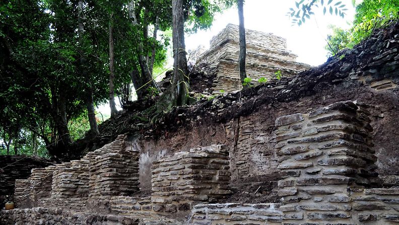  Kuvassa yli 2 000 vuotta vanha maya-temppeli Meksikossa. 