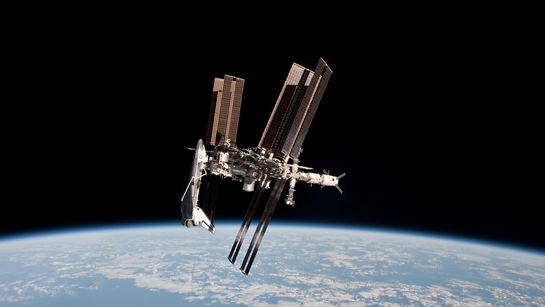 Nasa julkaisi ensimmäistä kertaa kuvia Endeavour-avaruussukkulasta