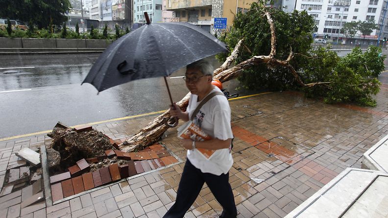 Taifuuni Vicenten tuhoja Hongkongissa 24. heinäkuuta 2012.