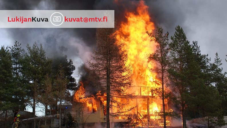 Omakotitalo tuhoutui täysin tulipalossa Ruskossa Varsinais-Suomessa 14.3.2014.