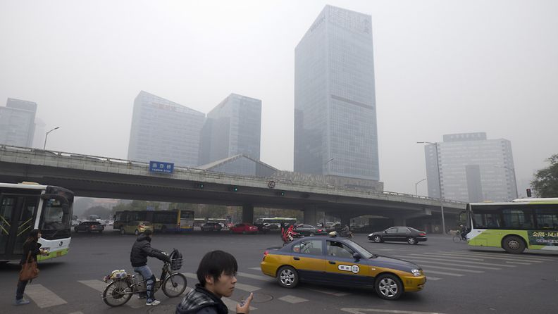 Savusumun vuoksi Pekingissä on jouduttu perumaan satoja lentoja. 