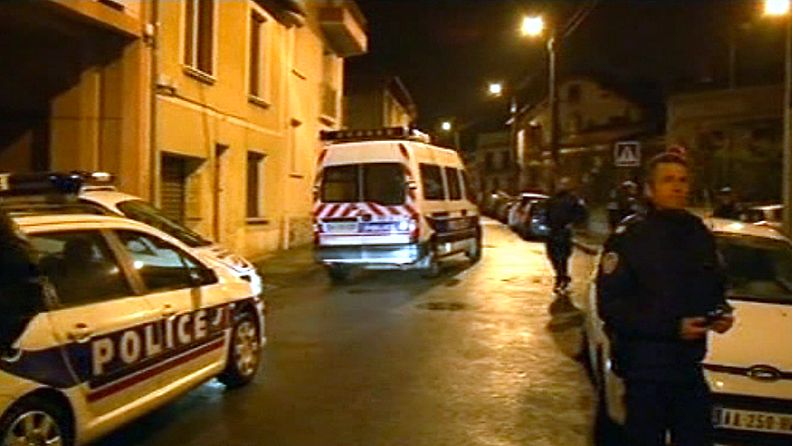Poliisi aloitti piirityksen Toulousessa aamuyöllä. 