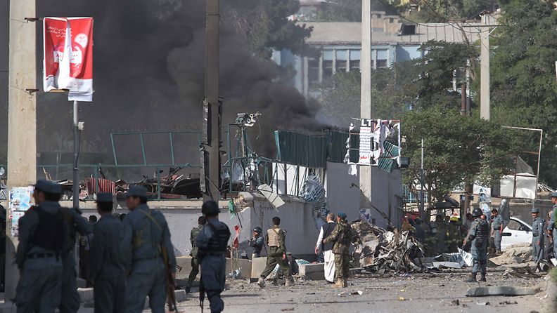 Itsemurhapommittaja iski Britannian lähetystön kulttuurikeskukseen Kabulissa.